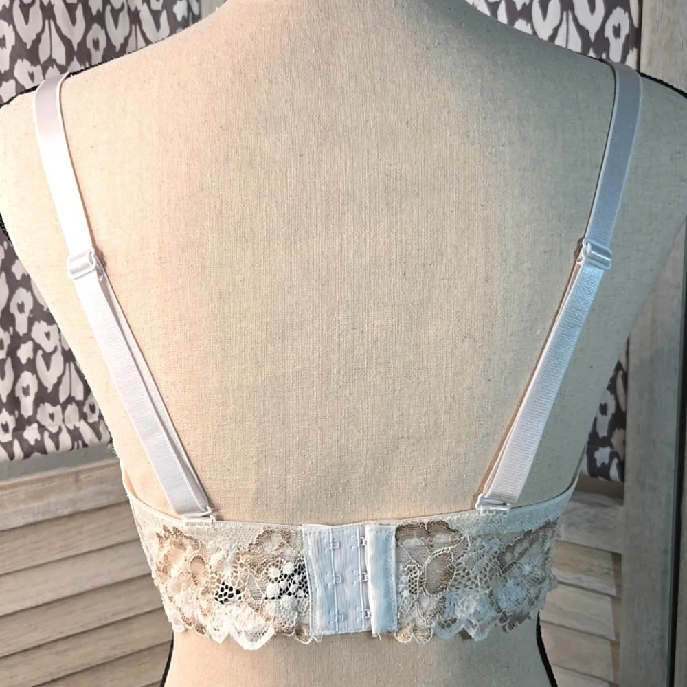 NWOT Lace Underwire Bra Two-Tone Cream 3 Hook Adjustable 38D
